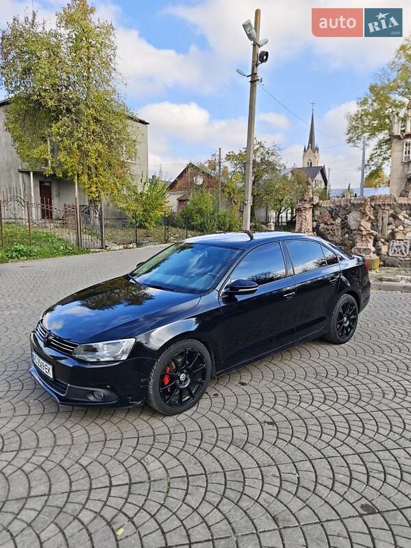 Седан Volkswagen Jetta 2011 в Луцке