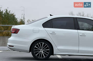 Седан Volkswagen Jetta 2015 в  фото 11 Седан Volkswagen Jetta 2015 в