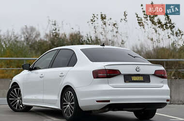 Седан Volkswagen Jetta 2015 в  фото 16 Седан Volkswagen Jetta 2015 в