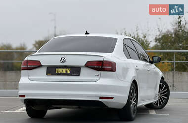 Седан Volkswagen Jetta 2015 в  фото 19 Седан Volkswagen Jetta 2015 в