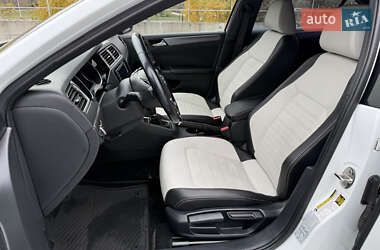 Седан Volkswagen Jetta 2015 в  фото 31 Седан Volkswagen Jetta 2015 в