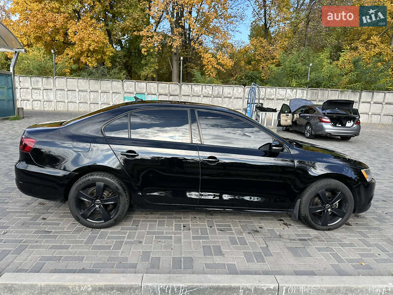 Седан Volkswagen Jetta 2012 в Дніпрі