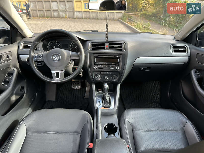 Седан Volkswagen Jetta 2012 в Дніпрі
