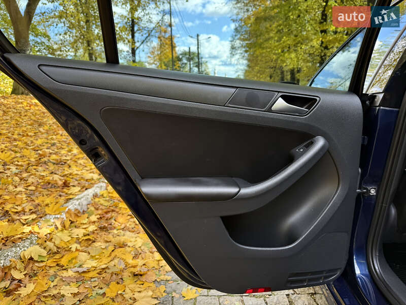 Седан Volkswagen Jetta 2014 в Черновцах фото 43 Седан Volkswagen Jetta 2014 в Черновцах