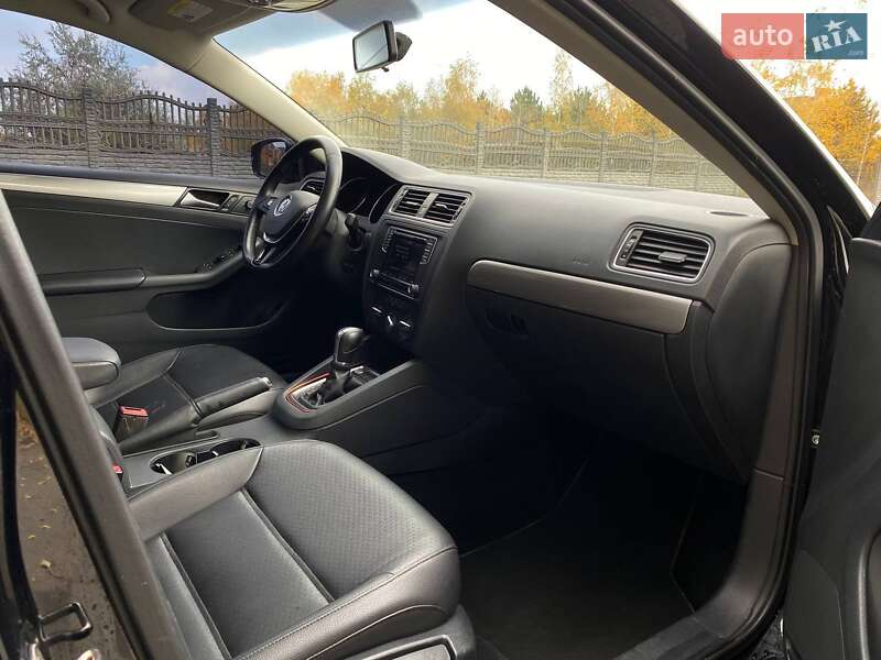 Седан Volkswagen Jetta 2016 в Днепре