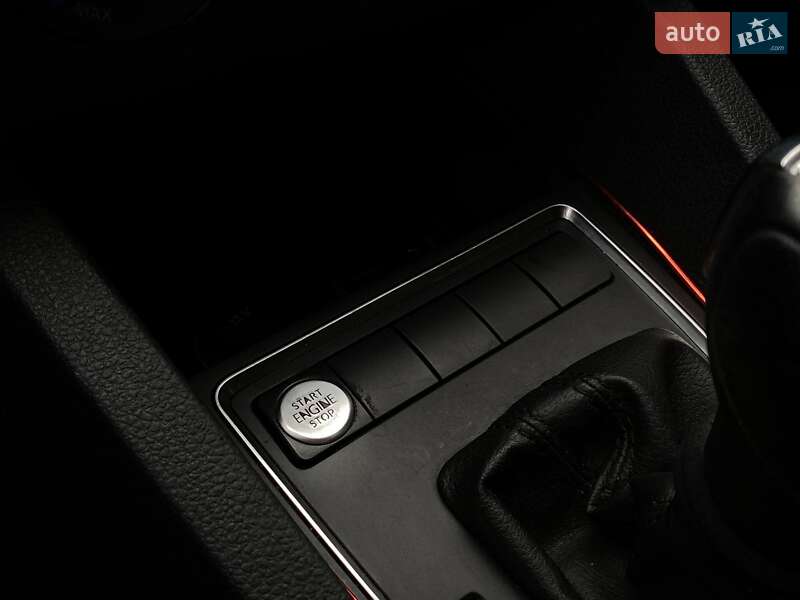 Седан Volkswagen Jetta 2016 в Днепре