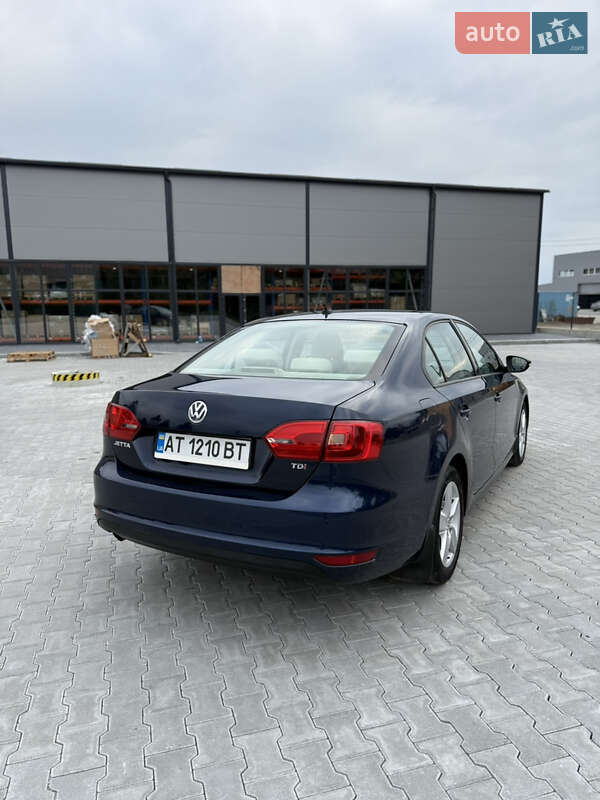 Седан Volkswagen Jetta 2011 в Калуше