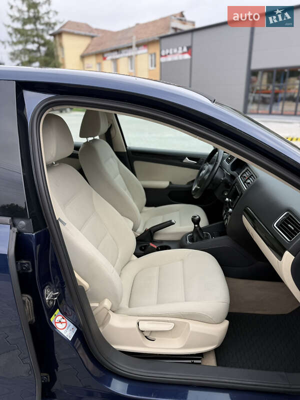 Седан Volkswagen Jetta 2011 в Калуше