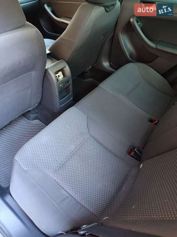 Седан Volkswagen Jetta 2014 в Обухові фото 22 Седан Volkswagen Jetta 2014 в Обухові