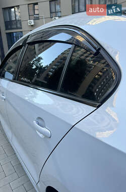 Седан Volkswagen Jetta 2016 в  фото 11 Седан Volkswagen Jetta 2016 в