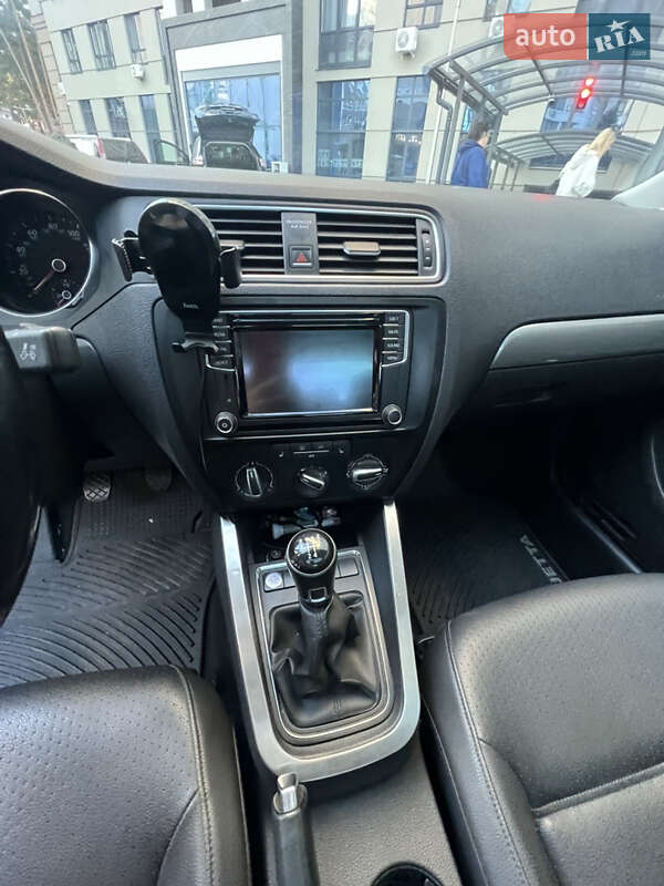 Седан Volkswagen Jetta 2016 в Ірпені фото 16 Седан Volkswagen Jetta 2016 в Ірпені