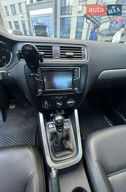 Седан Volkswagen Jetta 2016 в  фото 16 Седан Volkswagen Jetta 2016 в