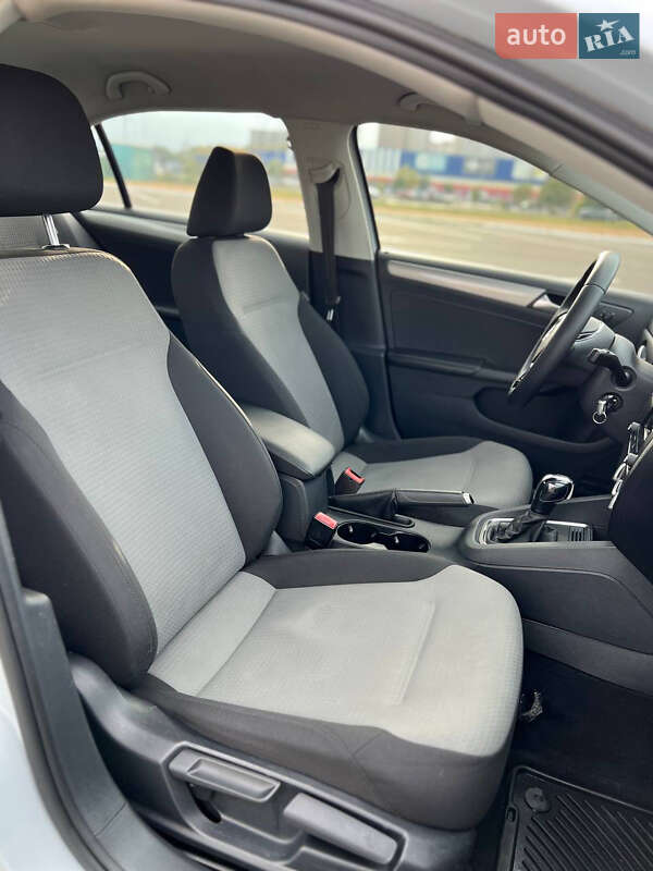 Седан Volkswagen Jetta 2017 в Киеве