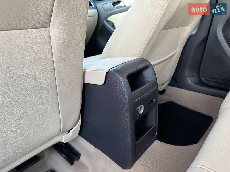 Седан Volkswagen Jetta 2012 в Вінниці