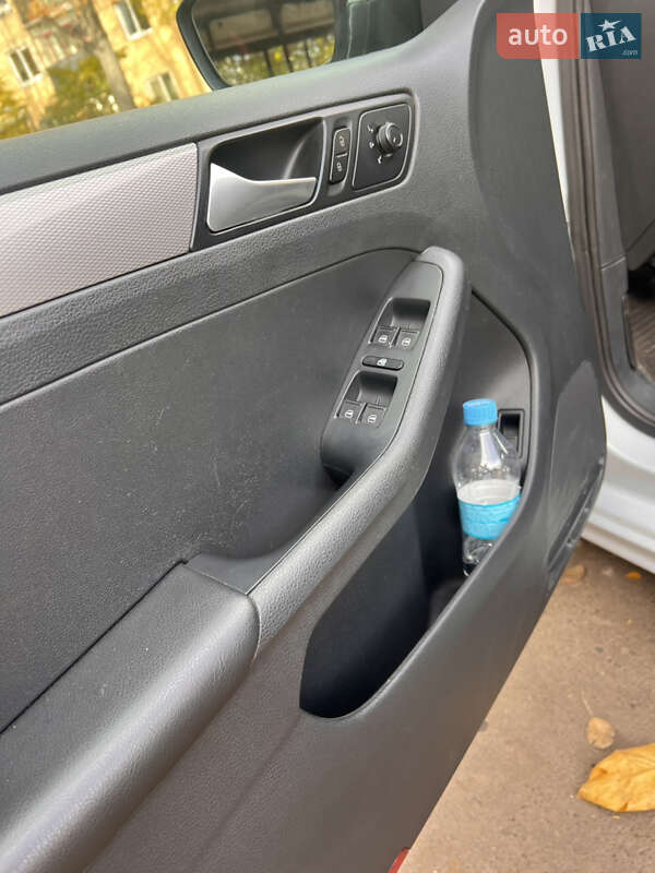 Седан Volkswagen Jetta 2018 в Львове