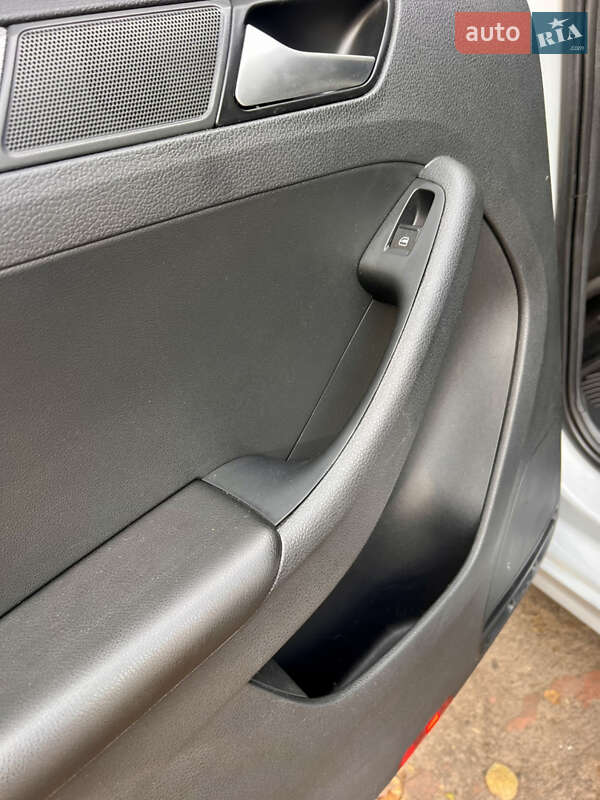 Седан Volkswagen Jetta 2018 в Львове