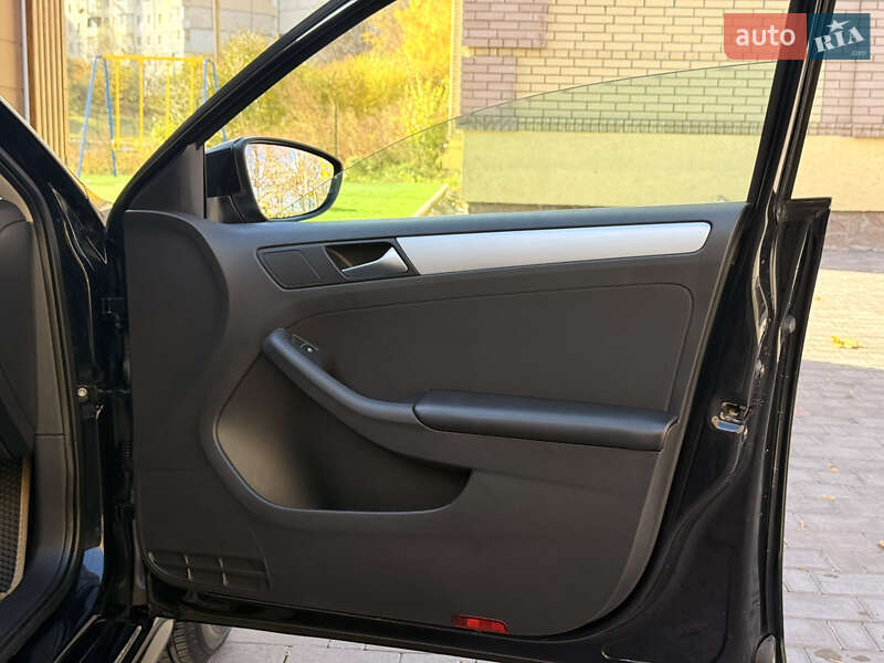 Седан Volkswagen Jetta 2013 в Тернополе фото 12 Седан Volkswagen Jetta 2013 в Тернополе
