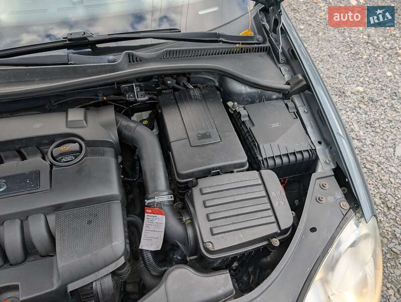 Седан Volkswagen Jetta 2006 в Ровно фото 52 Седан Volkswagen Jetta 2006 в Ровно