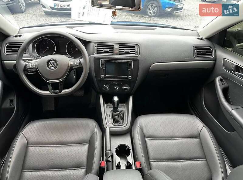 Седан Volkswagen Jetta 2017 в Львове