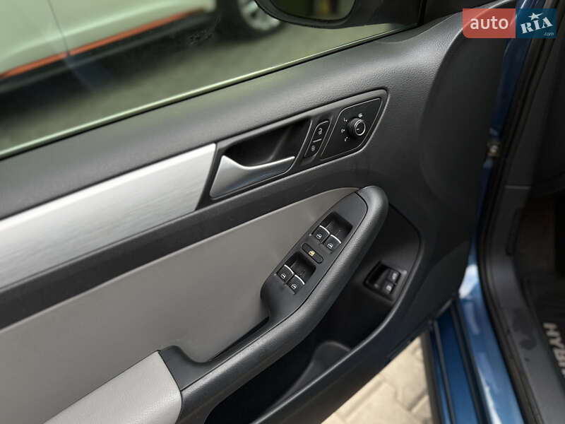 Седан Volkswagen Jetta 2015 в Одессе фото 53 Седан Volkswagen Jetta 2015 в Одессе
