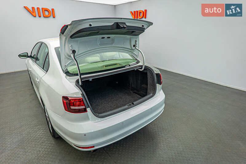 Седан Volkswagen Jetta 2016 в Киеве фото 7 Седан Volkswagen Jetta 2016 в Киеве