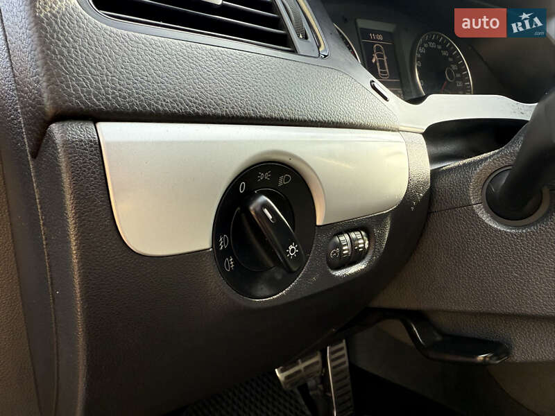 Седан Volkswagen Jetta 2012 в Одессе