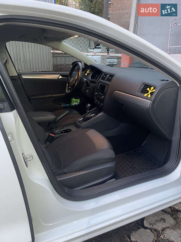 Седан Volkswagen Jetta 2016 в Киеве фото 9 Седан Volkswagen Jetta 2016 в Киеве