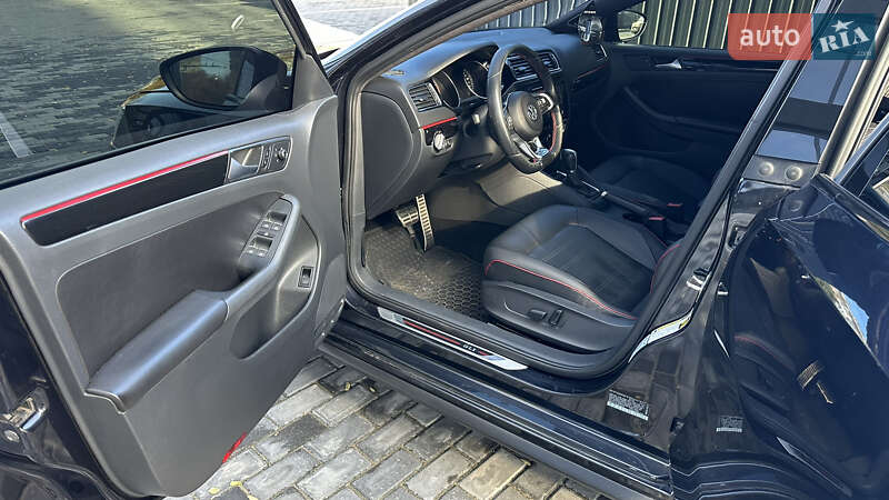 Седан Volkswagen Jetta 2015 в Полтаве