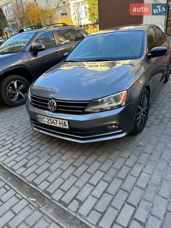 Седан Volkswagen Jetta 2015 в Львове