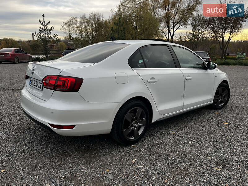 Седан Volkswagen Jetta 2013 в Умані