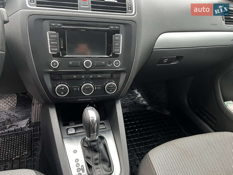 Седан Volkswagen Jetta 2013 в Умані