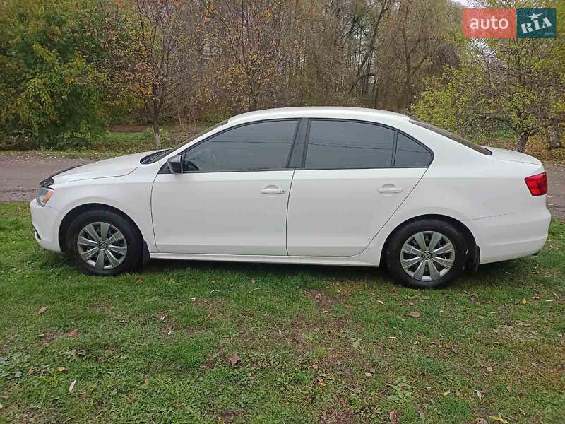 Седан Volkswagen Jetta 2012 в Ромнах