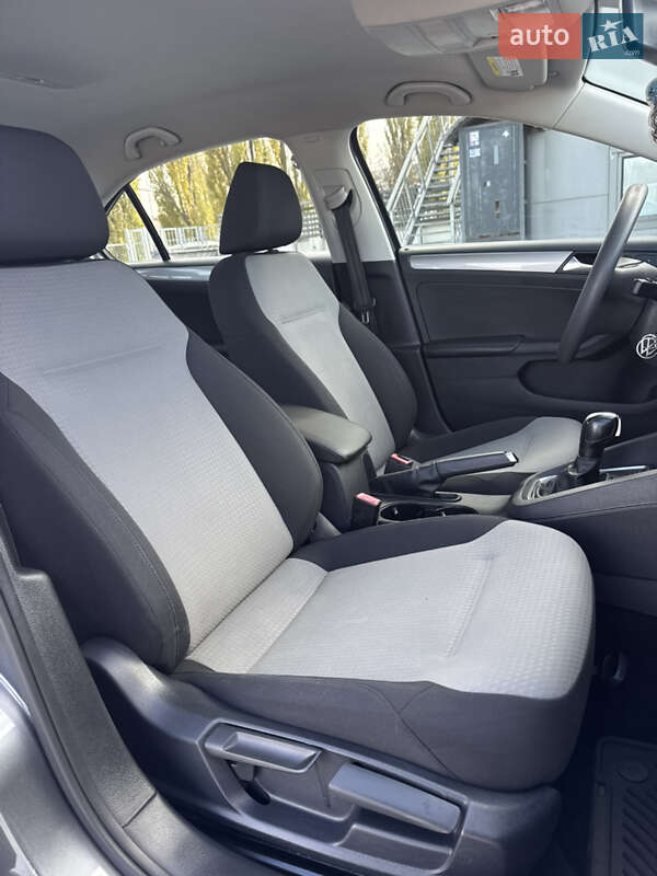 Седан Volkswagen Jetta 2016 в Києві
