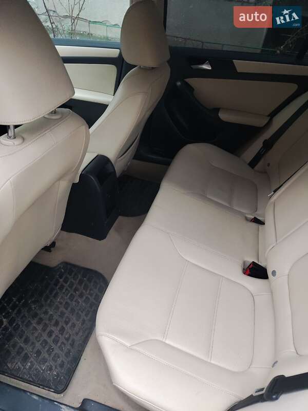 Седан Volkswagen Jetta 2011 в Хмельницькому