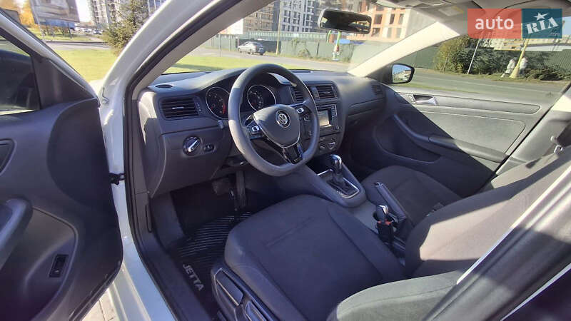 Седан Volkswagen Jetta 2016 в Ужгороде