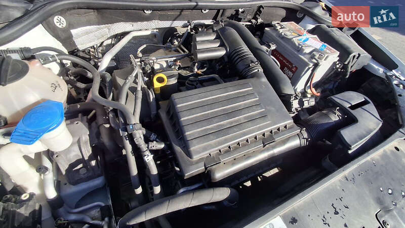 Седан Volkswagen Jetta 2016 в Ужгороде