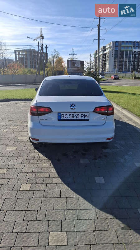 Седан Volkswagen Jetta 2016 в Ужгороде
