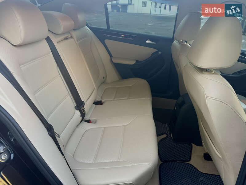 Седан Volkswagen Jetta 2014 в Хмельницком