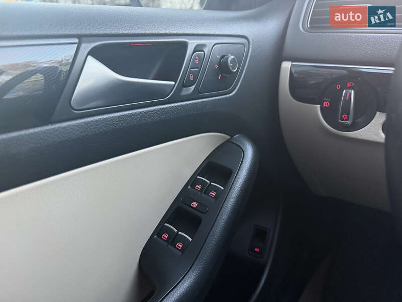 Седан Volkswagen Jetta 2014 в Хмельницком