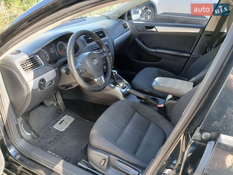 Седан Volkswagen Jetta 2013 в Запоріжжі