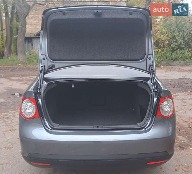 Седан Volkswagen Jetta 2006 в Києві фото 9 Седан Volkswagen Jetta 2006 в Києві