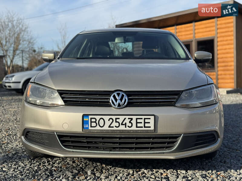 Седан Volkswagen Jetta 2012 в Хмельницком