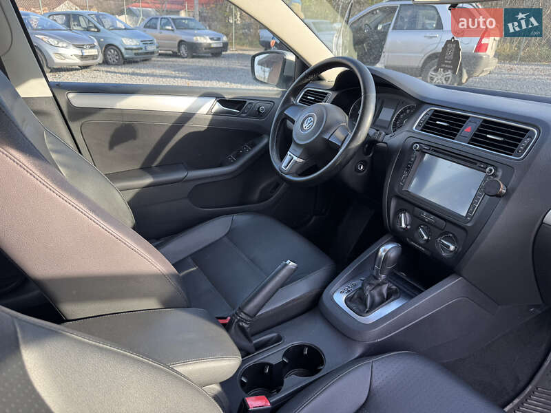 Седан Volkswagen Jetta 2012 в Хмельницком