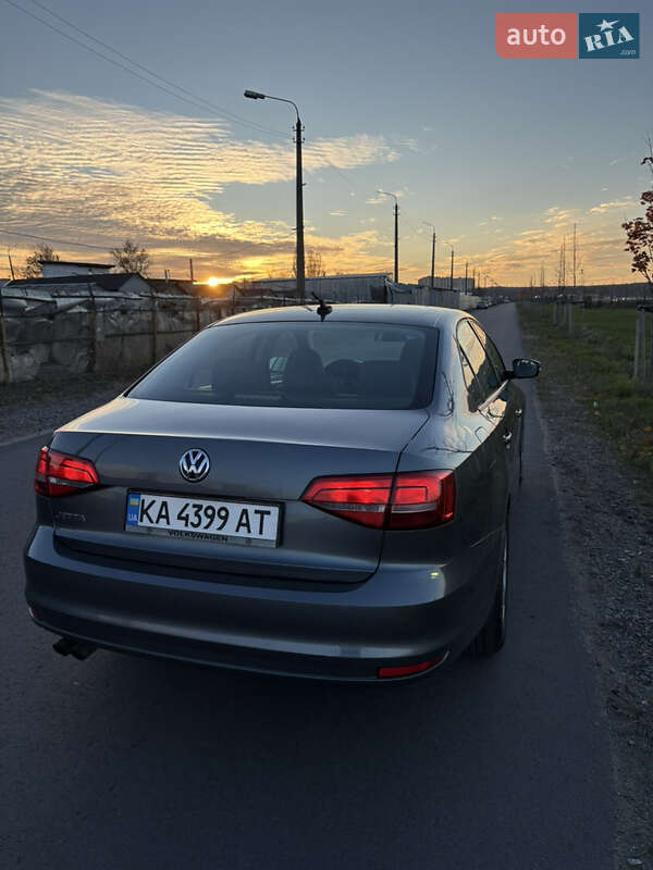 Седан Volkswagen Jetta 2015 в Києві