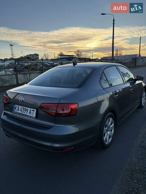 Седан Volkswagen Jetta 2015 в Києві