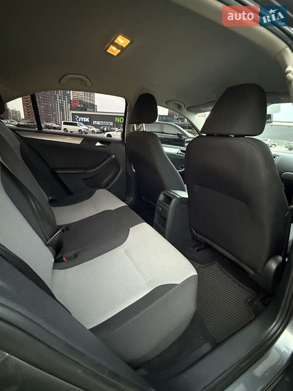 Седан Volkswagen Jetta 2016 в Києві фото 17 Седан Volkswagen Jetta 2016 в Києві