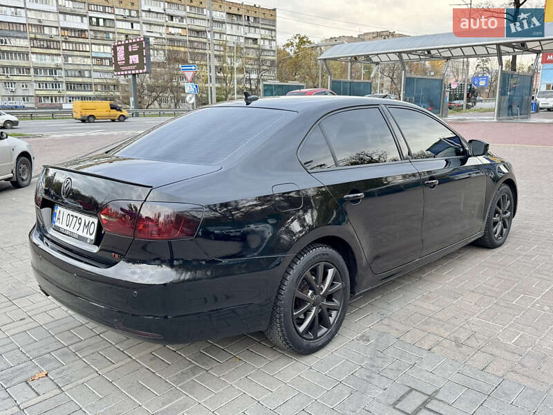 Седан Volkswagen Jetta 2014 в Киеве