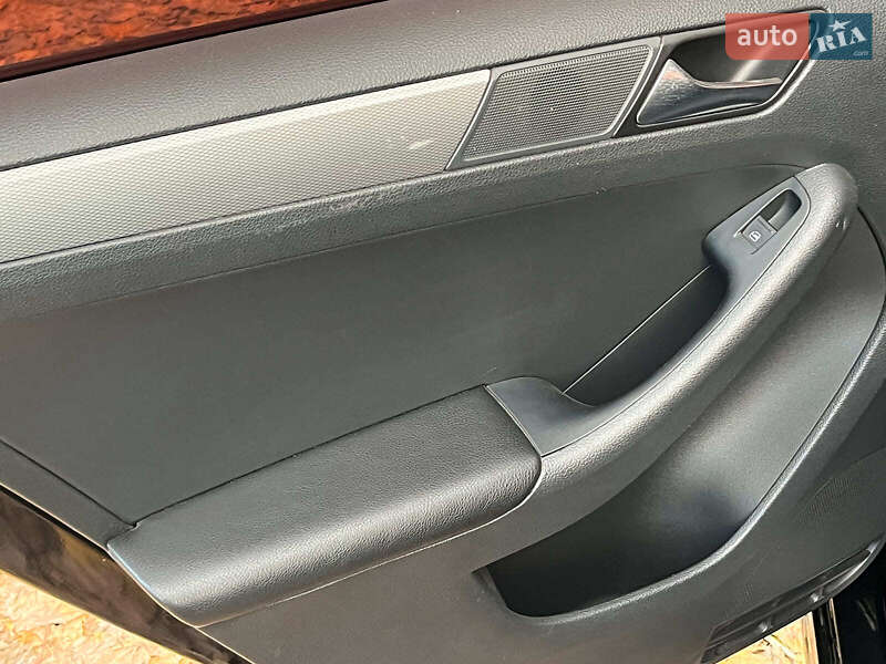 Седан Volkswagen Jetta 2015 в Киеве