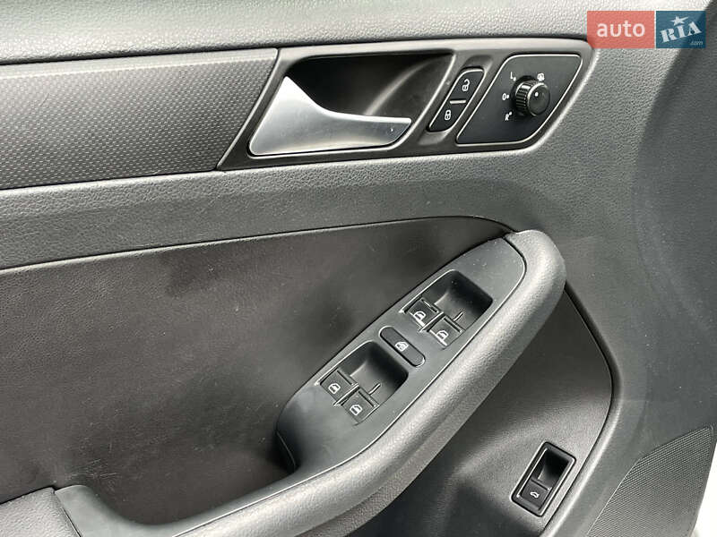 Седан Volkswagen Jetta 2014 в Киеве