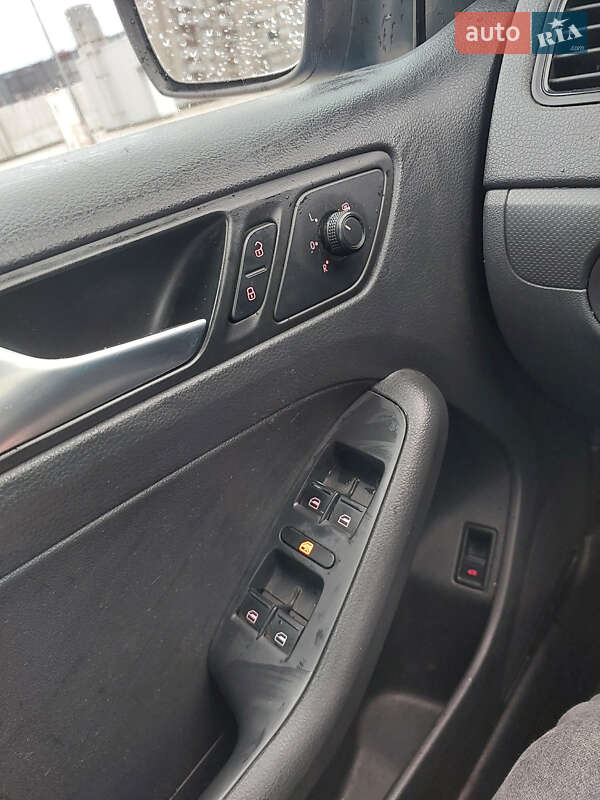 Седан Volkswagen Jetta 2015 в Киеве фото 30 Седан Volkswagen Jetta 2015 в Киеве